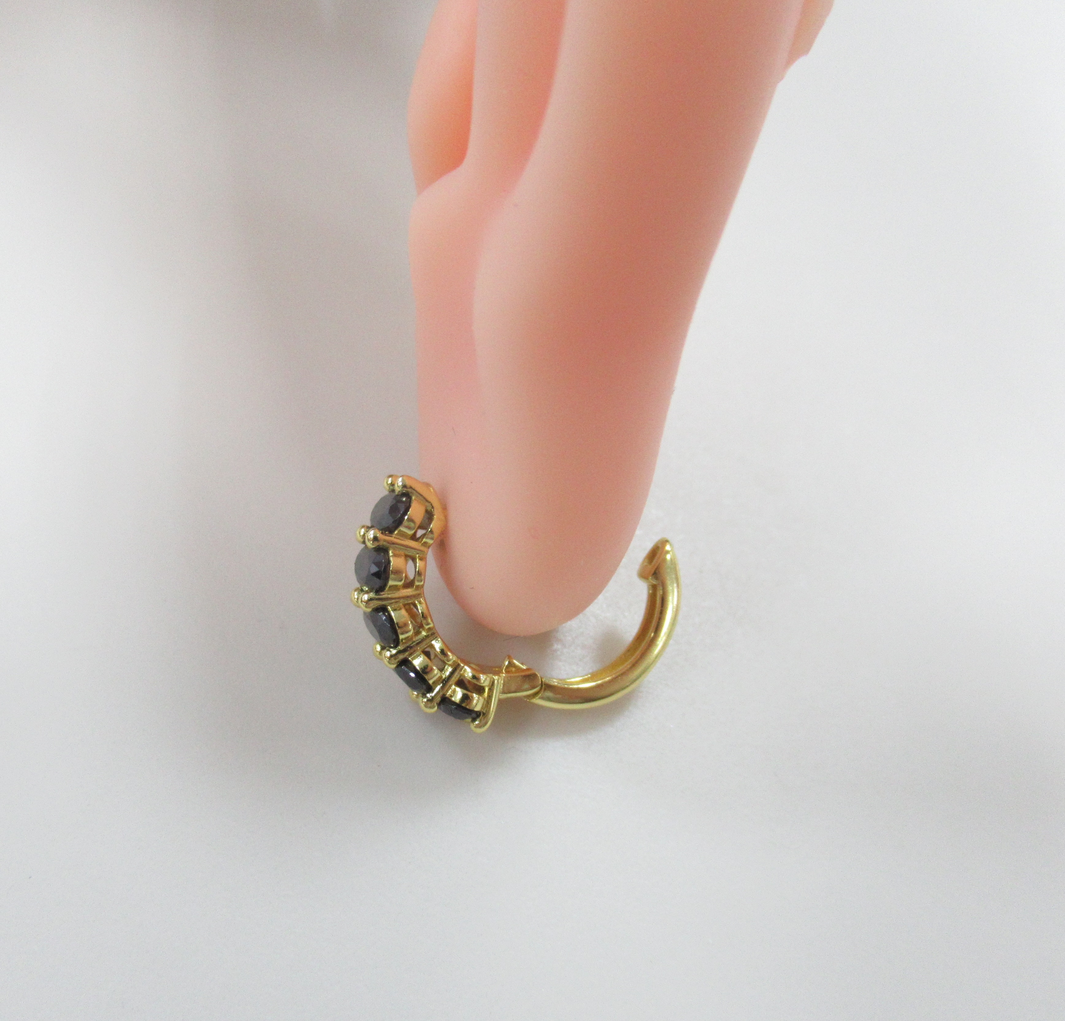 Серебряные серьги-конго с муассанитами